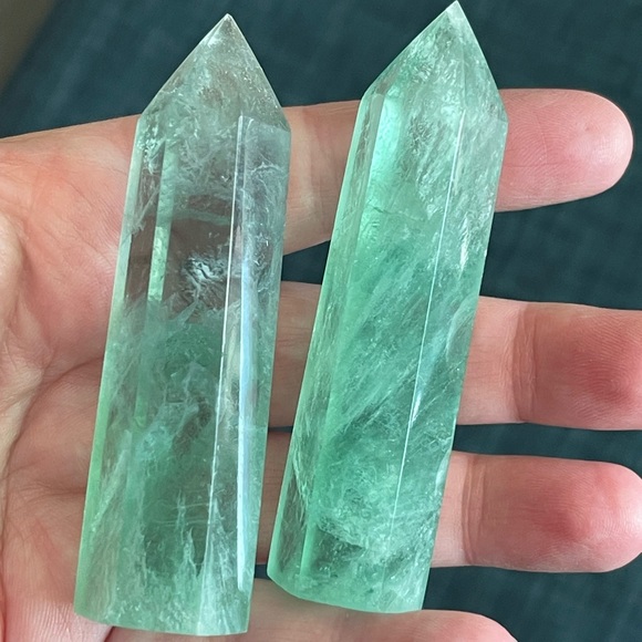 Beautiful natural green fluorite Gemstone point - Picture 3 of 3